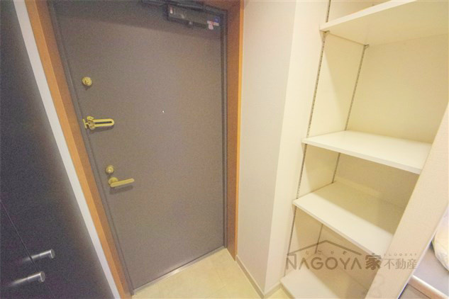 リアライズ代官町 玄関