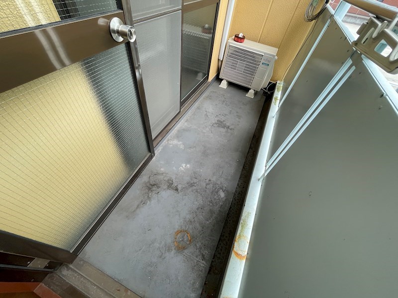 アパートメント二階 ベランダ