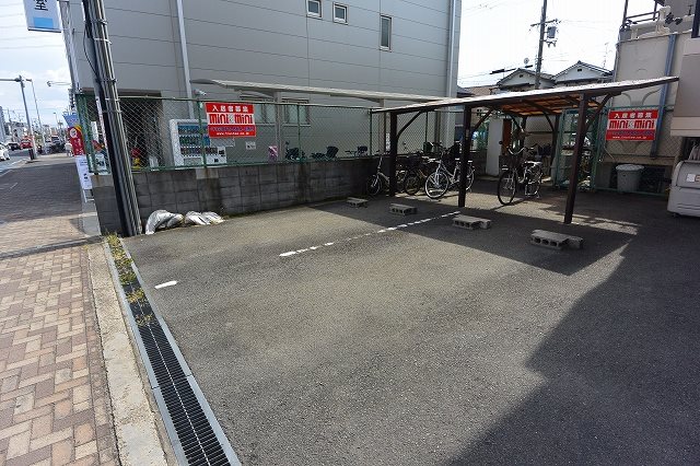 アイワマンション 駐車場