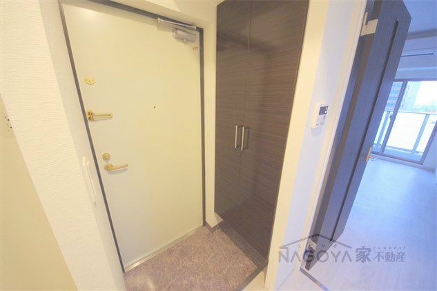 アルテミス平和 玄関