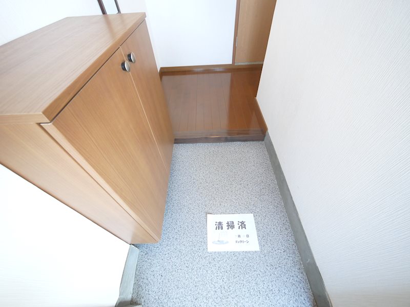 征矢マンション 玄関