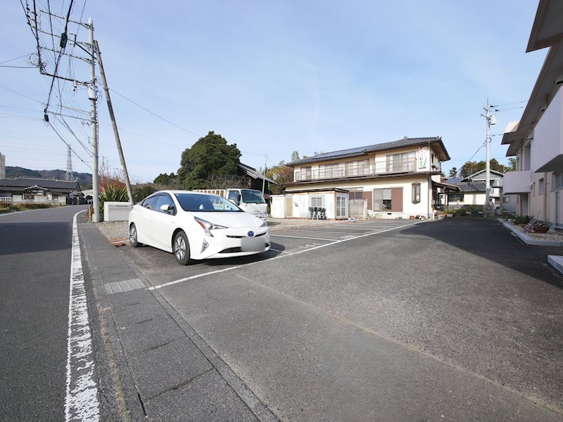 根本ハイツ（小木津）  駐車場