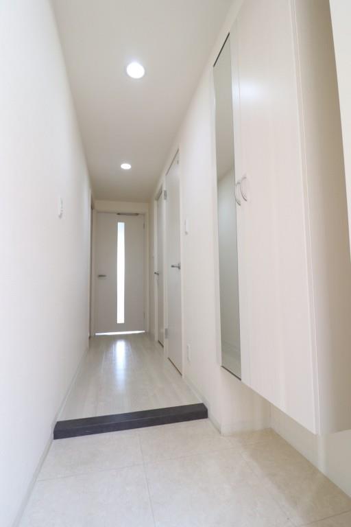 クレセントコート 玄関