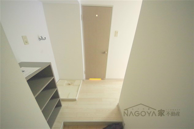 ドール新栄 玄関