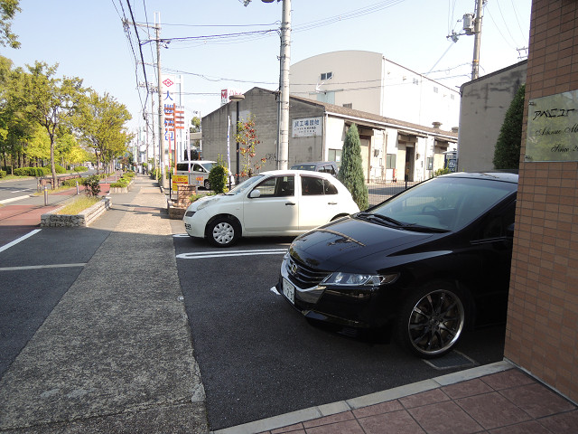 アベニュー美園 駐車場