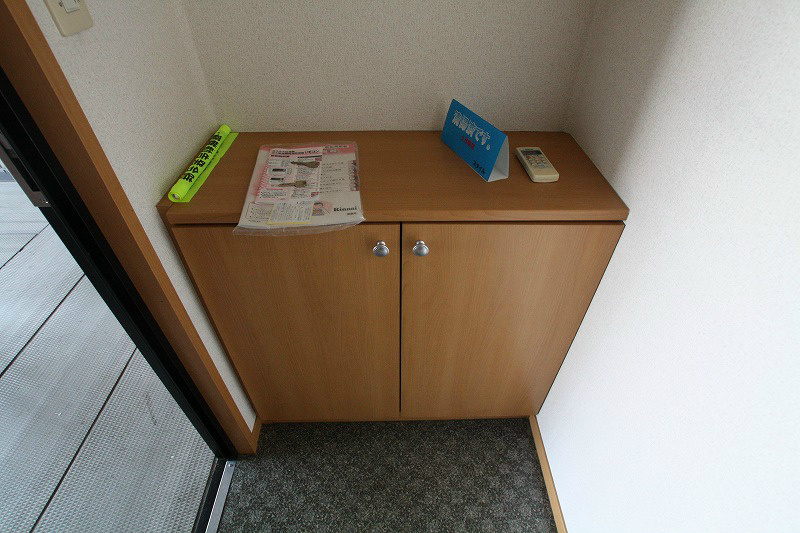 ゼファーA 玄関