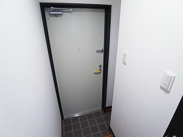 クレスト・ソナ 玄関