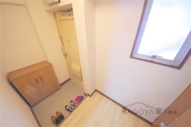 フラット内山 玄関