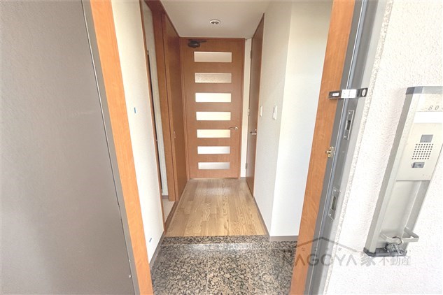 レーベスト志賀本通 玄関