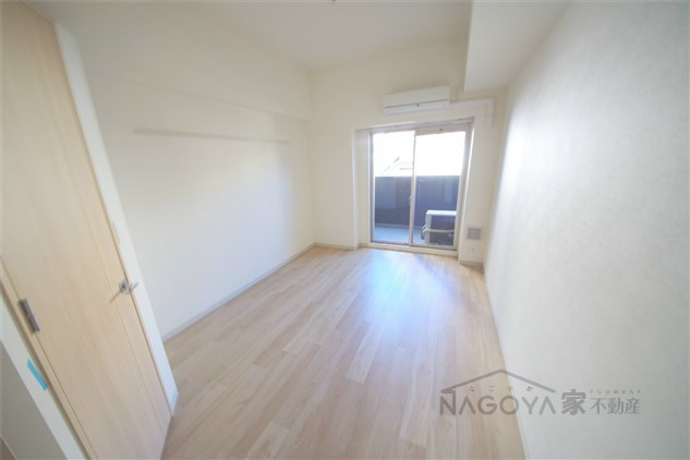 プレサンス栄ライズ リビング