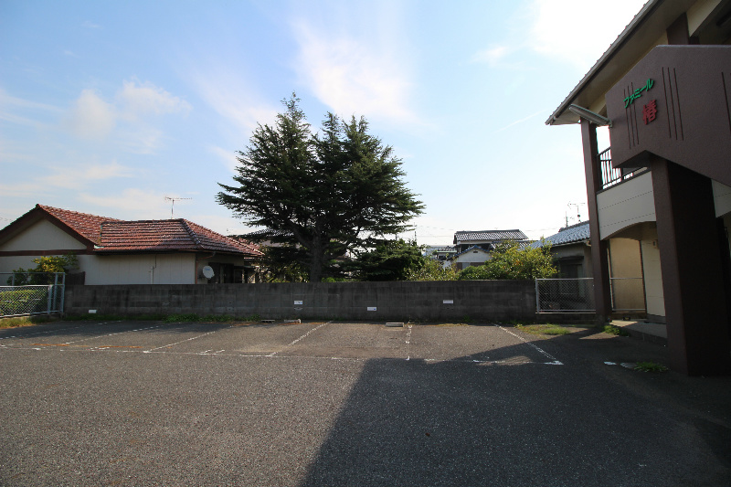 ファミール椿 駐車場