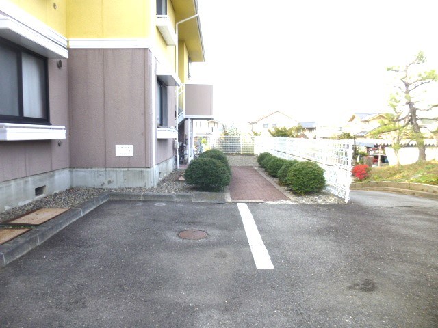 グランシェール藤本 駐車場