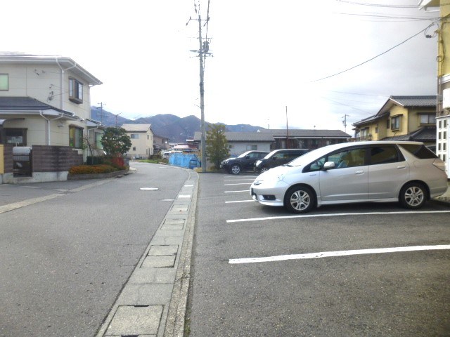 グランシェール藤本 駐車場