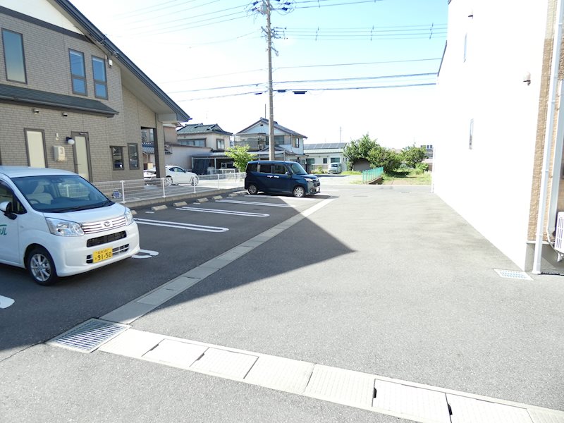 ヴィオーラ大門 駐車場