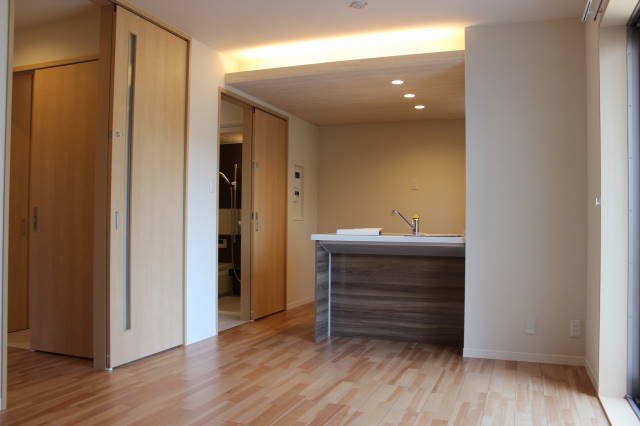 TYR楽々園 リビング