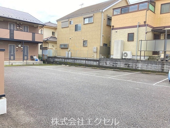 エクレール相原B 駐車場