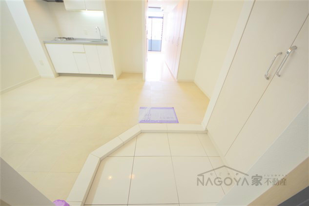 グラン・アベニュー栄 玄関