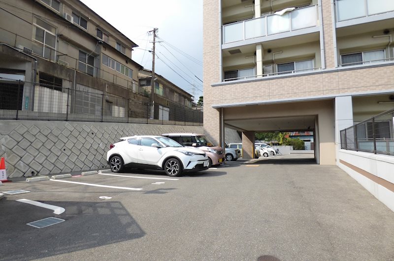 ラ・フェリス下到津 駐車場