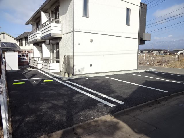 ウィステリアメゾン 駐車場