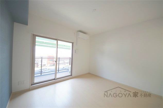 プレミアム浅間町 リビング