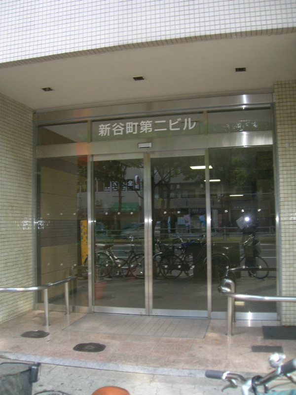 新谷町第２ビル エントランス