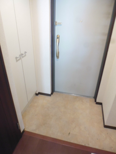 ロイヤル3101 玄関