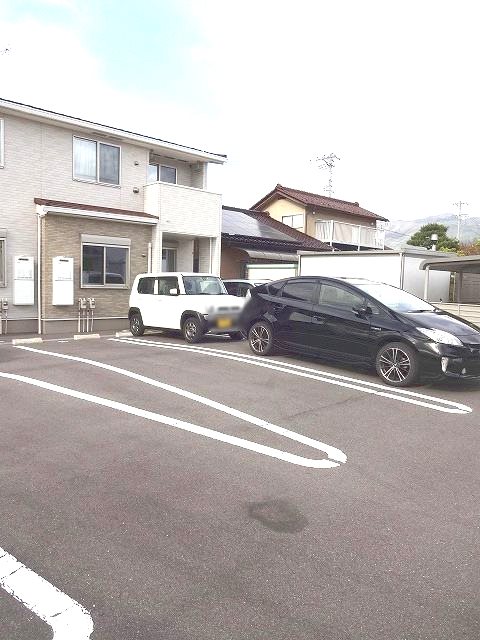 カーサ エテルナⅠ 駐車場