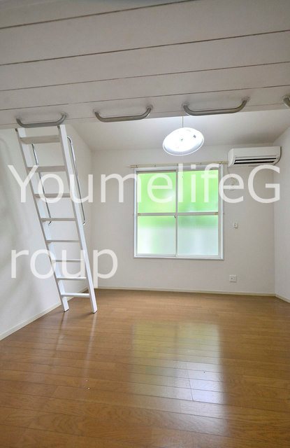 ロイヤルエモンド藤沢 リビング