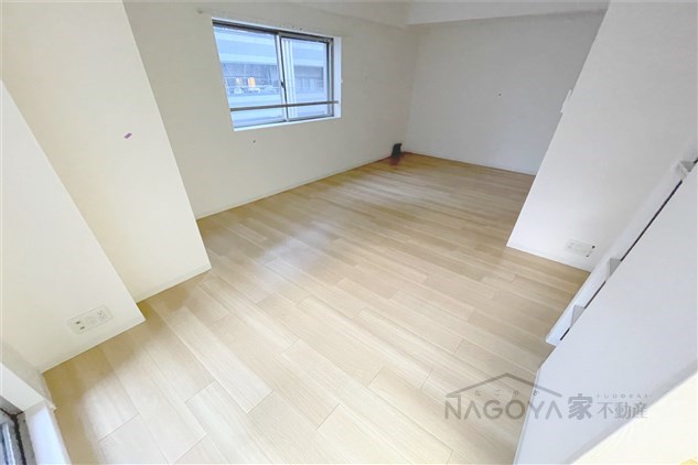 カスタリア栄 リビング