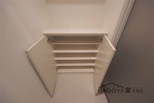 カスタリア伏見 玄関