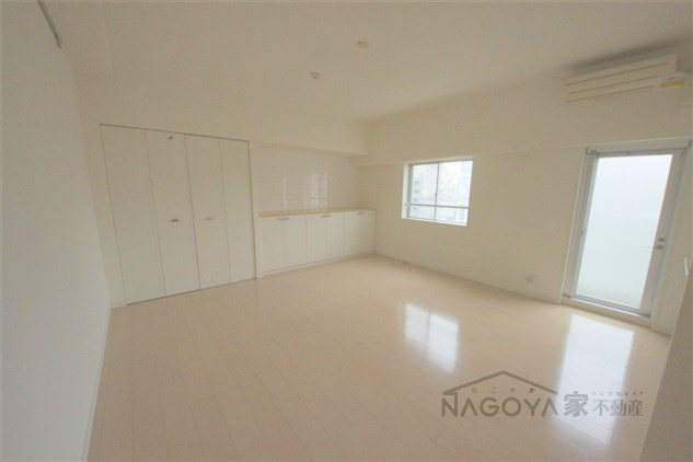 カスタリア伏見 リビング