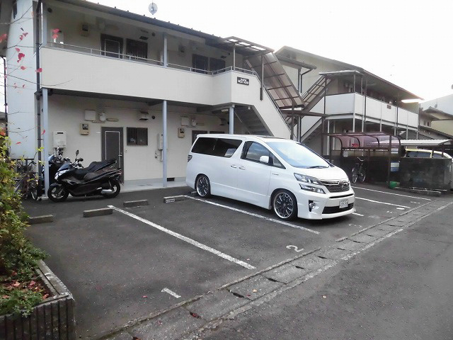 MAISON HOLLY-HOCK 駐車場