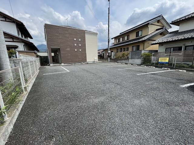 ラフィーネレゾンB棟 駐車場