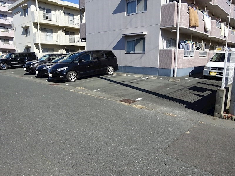 メゾンドフルール 駐車場