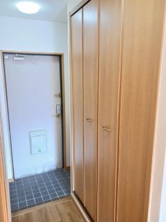 アルモニーB 玄関