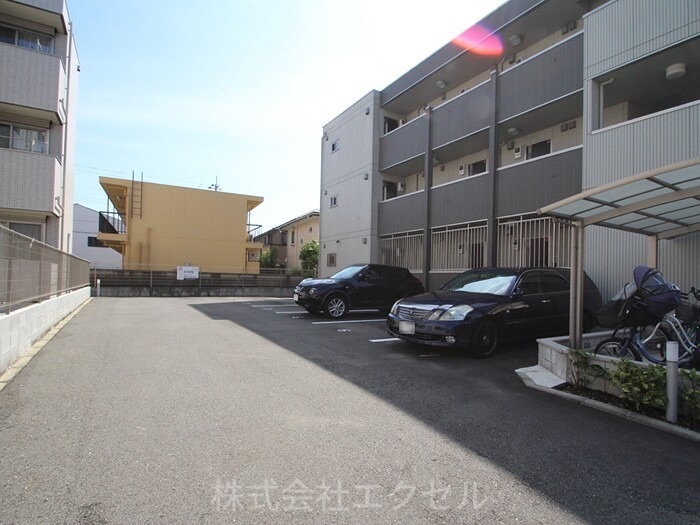 パインレジデンス 駐車場