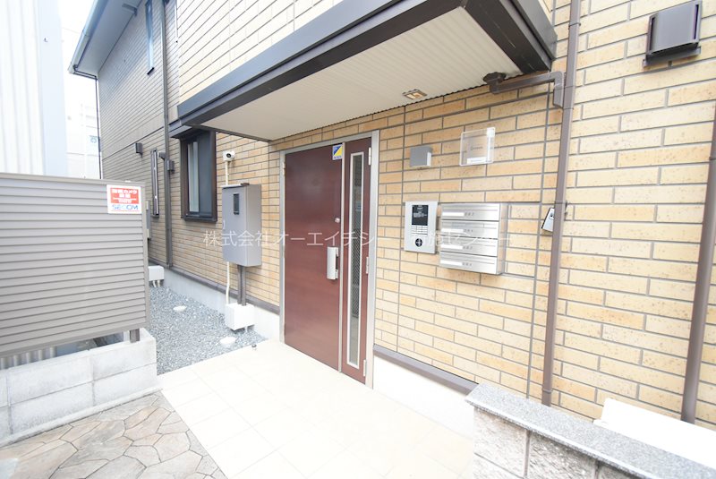 ラピス横小路 エントランス