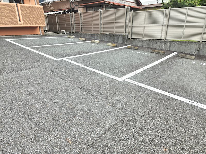 ヒルズタカオカ 駐車場