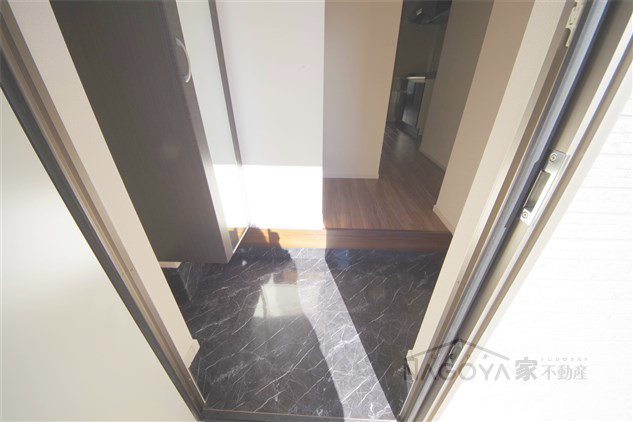 プレジール 玄関