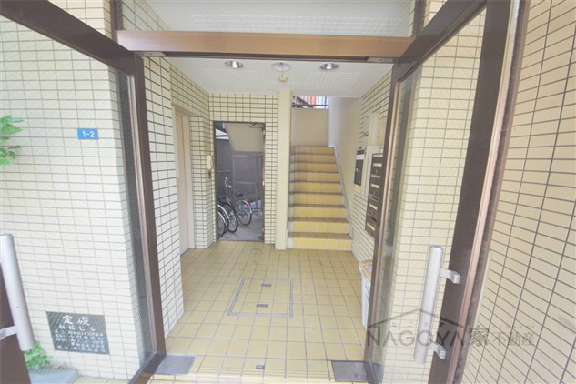 新橘ビル エントランス