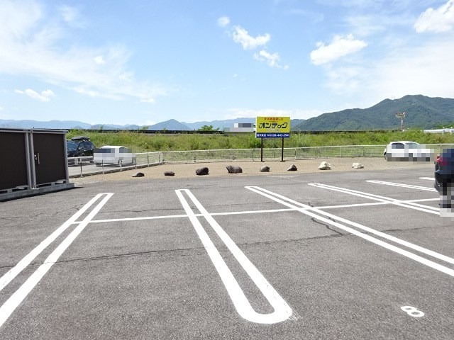 コーポシャルマン 駐車場