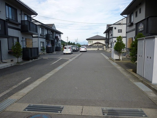 ウエストレジデンスＣ棟 駐車場