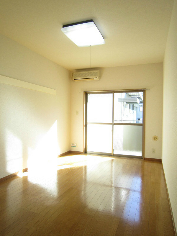 チェリーメゾン湘南 リビング