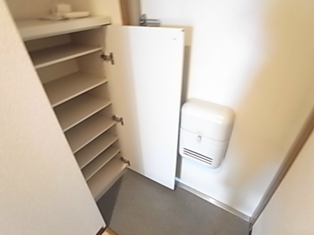 フローリアＴ 玄関