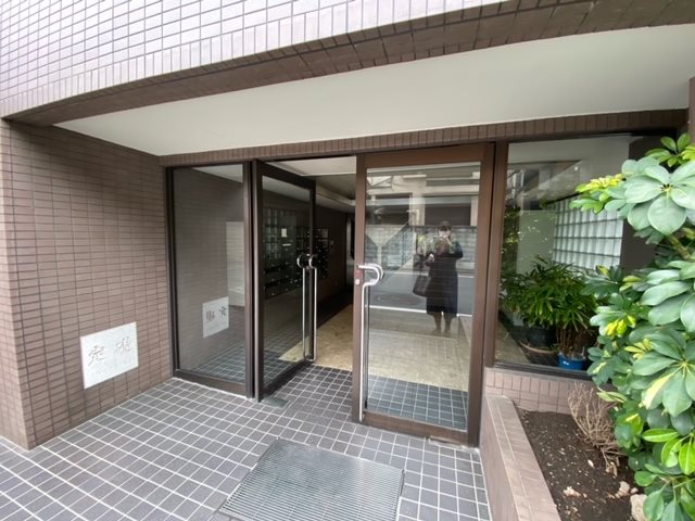リブロイヤル エントランス