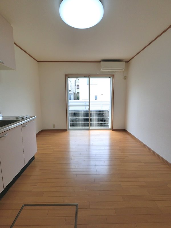 根岸町四丁目戸建 リビング