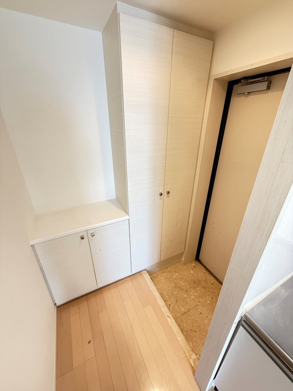 アヴィターレ小山  玄関