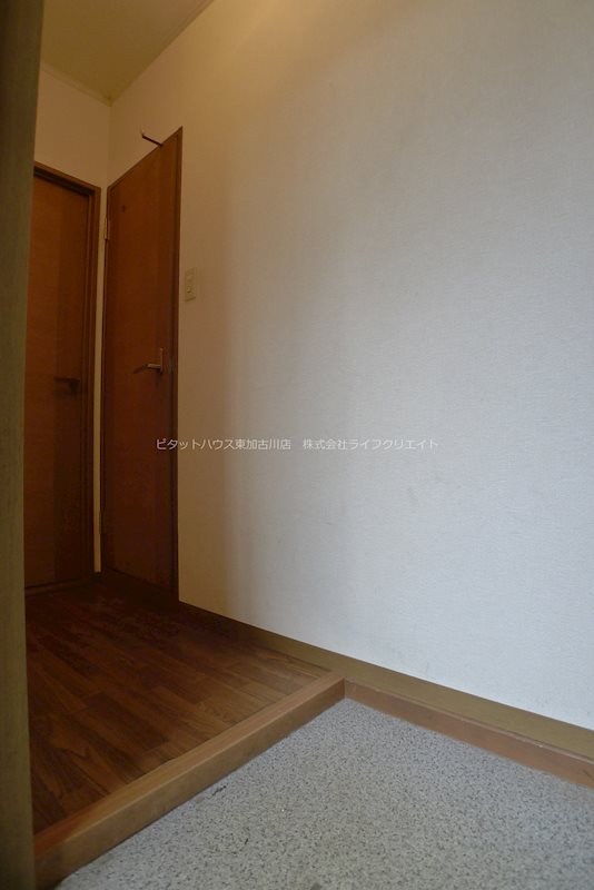 ビワァージュキヨタ 玄関
