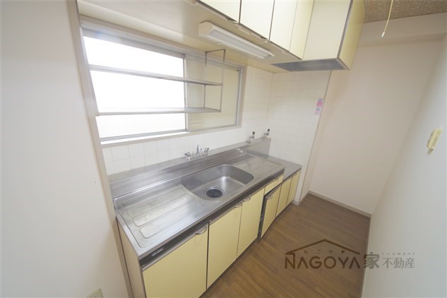 セカンドタウン キッチン