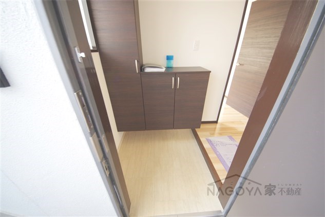 クレッセンド清水ヶ岡 玄関